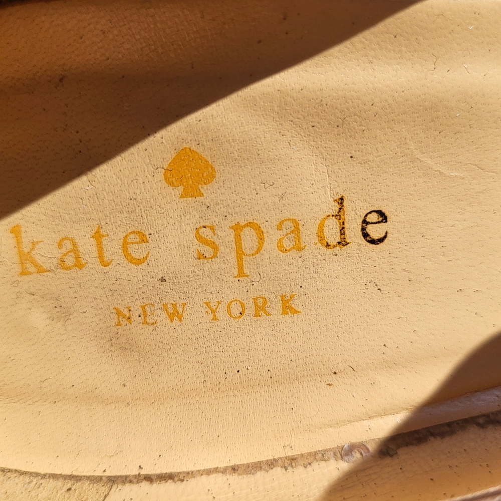 Kate Spade New York Yellow/Tan Kalle Patent Leather Wedge Heels w/ Bow -Sz 7B - Picture 5 of 12